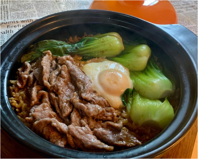 窩蛋牛肉煲仔飯 窩蛋牛肉煲仔飯